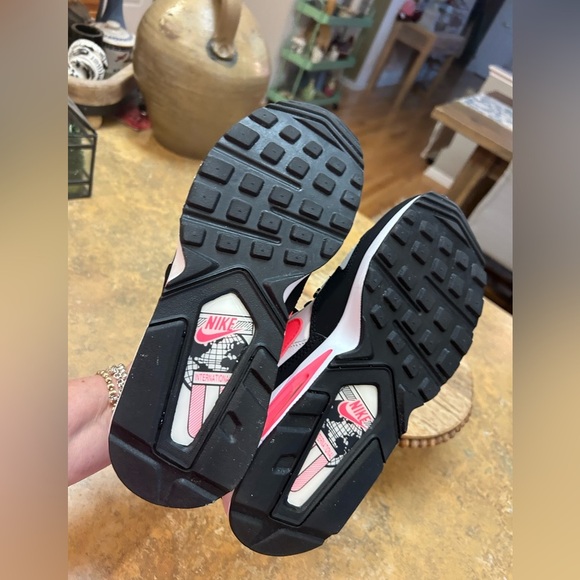 Nike Air Max St White, Black and Neon Sneakers - Picture 13 of 13